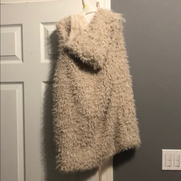 Fuzzy Fur Vest - Picture 3 of 3